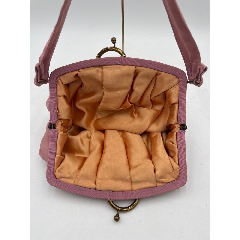 Vintage Pink Pleated Handbag With Gold Kiss Lock Closure & Satin Lining - Picture 2 of 10